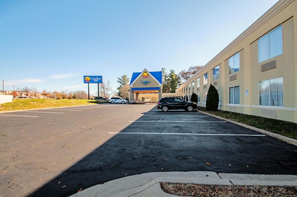 Comfort Inn Falls Church - Tysons Corner Екстер'єр фото