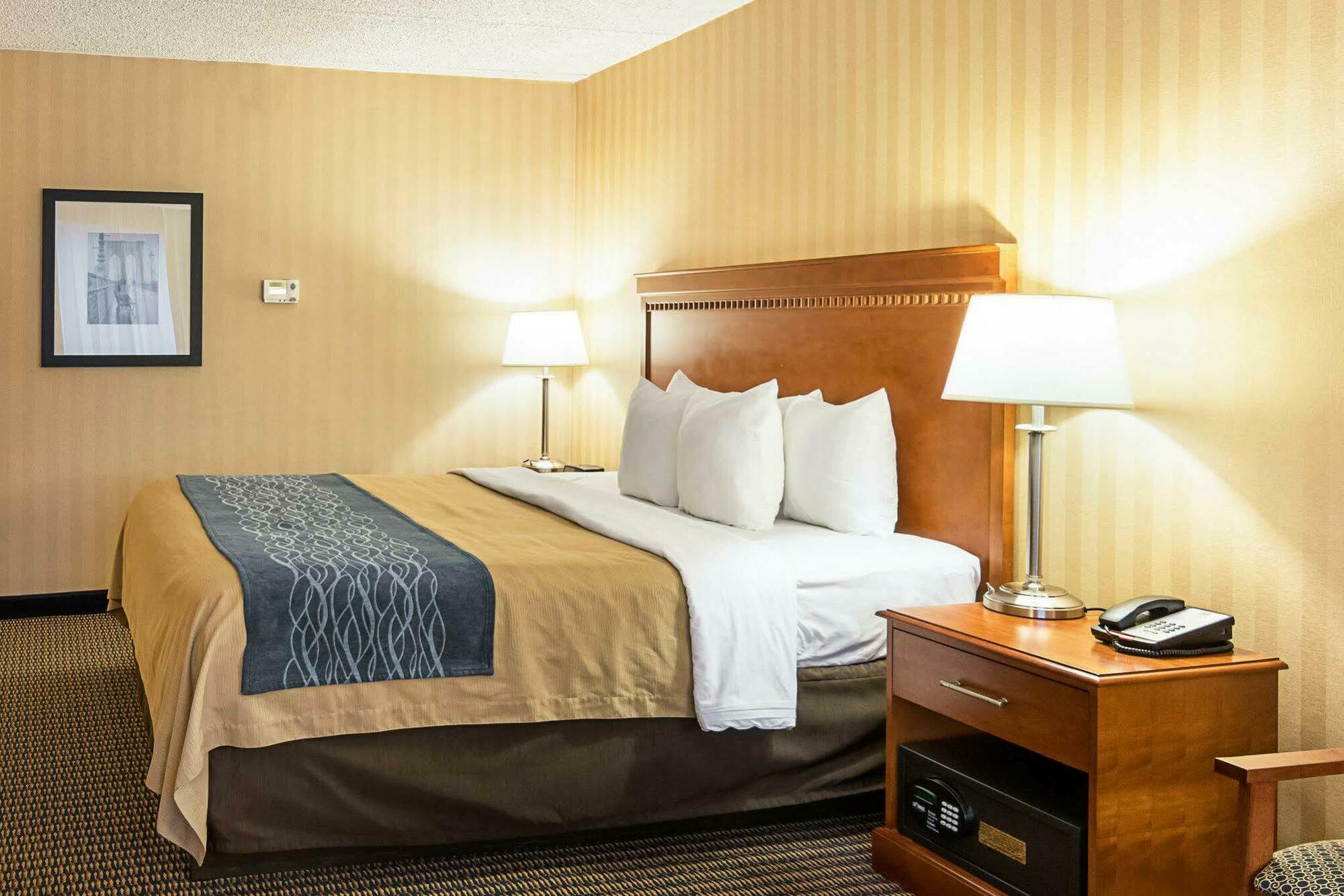 Comfort Inn Falls Church - Tysons Corner Екстер'єр фото