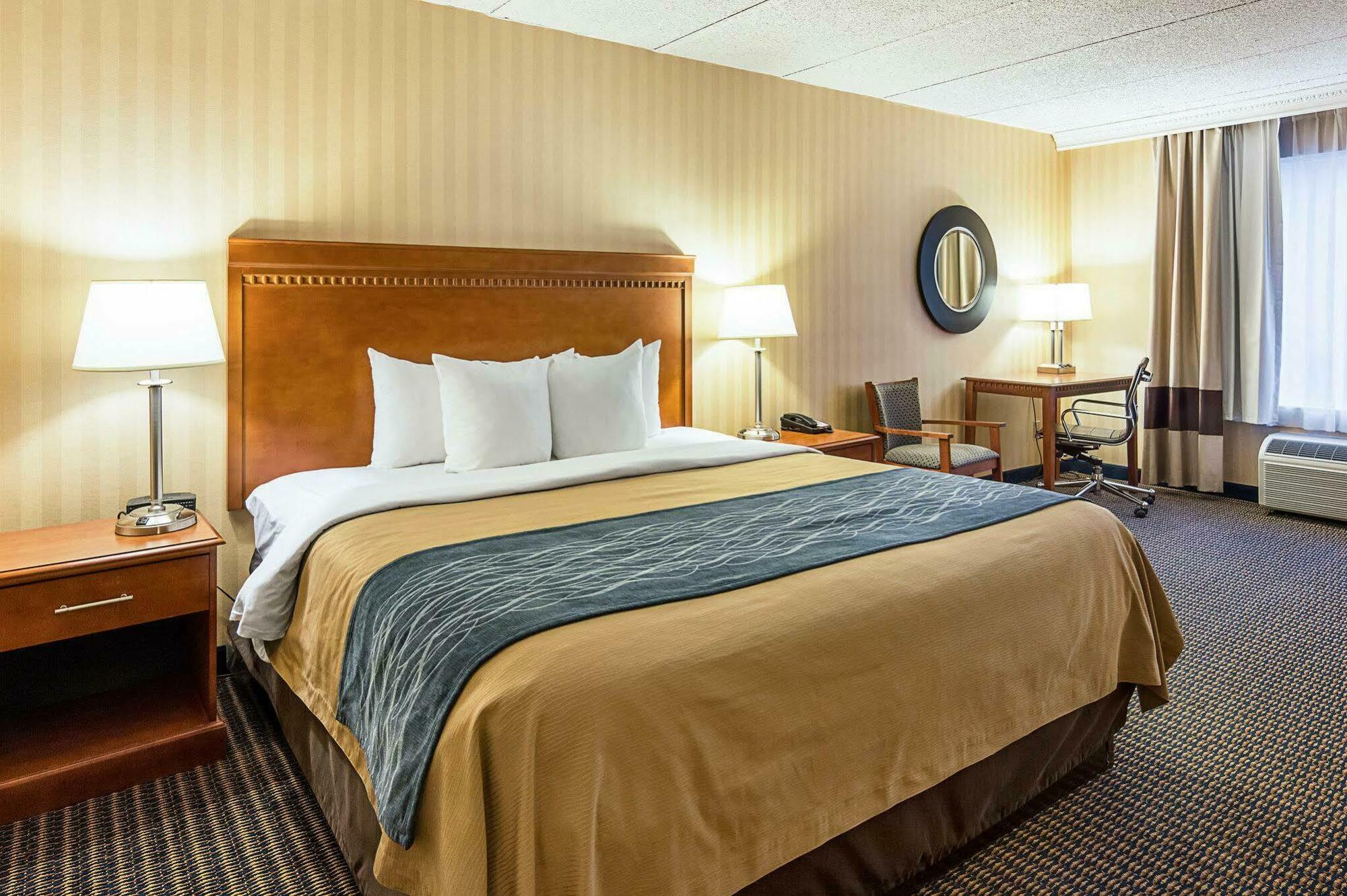 Comfort Inn Falls Church - Tysons Corner Екстер'єр фото