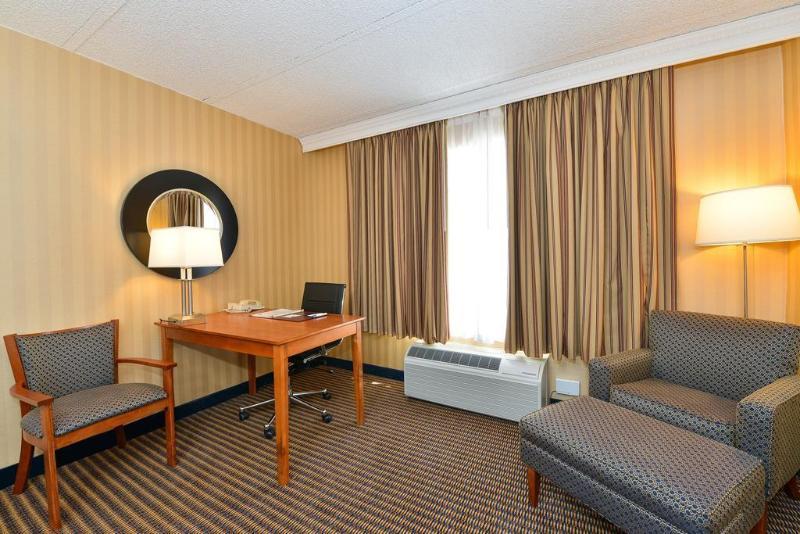 Comfort Inn Falls Church - Tysons Corner Екстер'єр фото